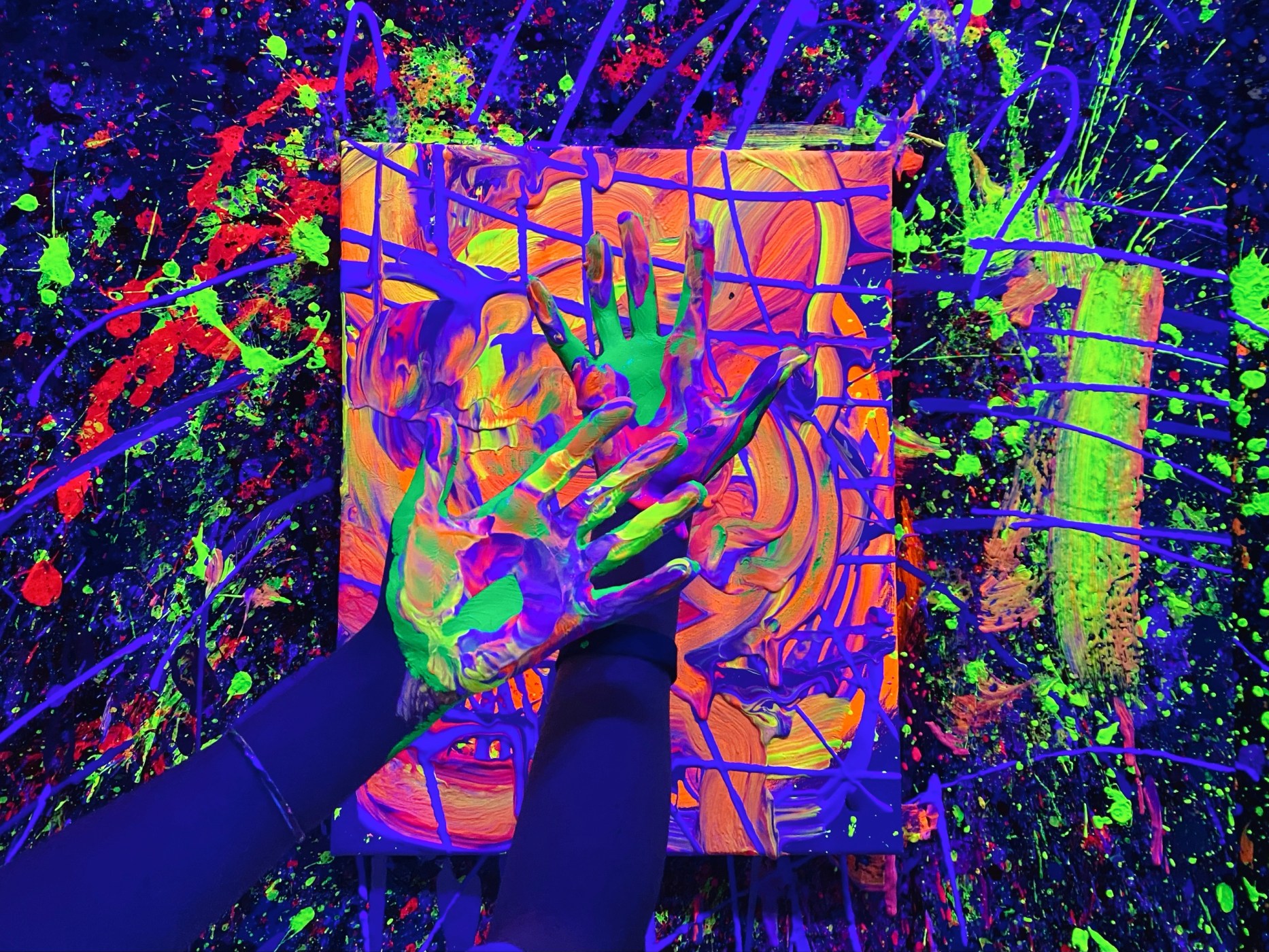 Black Light Classic Splat Paint In LA | The Splatter Studio LA, image size:1400x1050